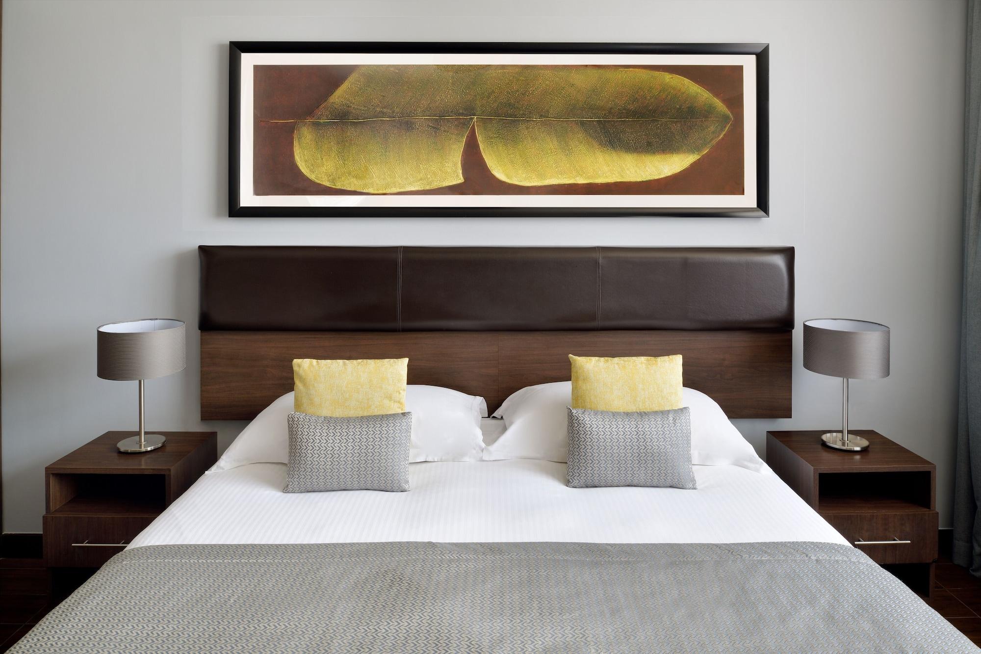 Moevenpick Hotel Apartments Al Mamzar Ντουμπάι Εξωτερικό φωτογραφία A bedroom at the hotel