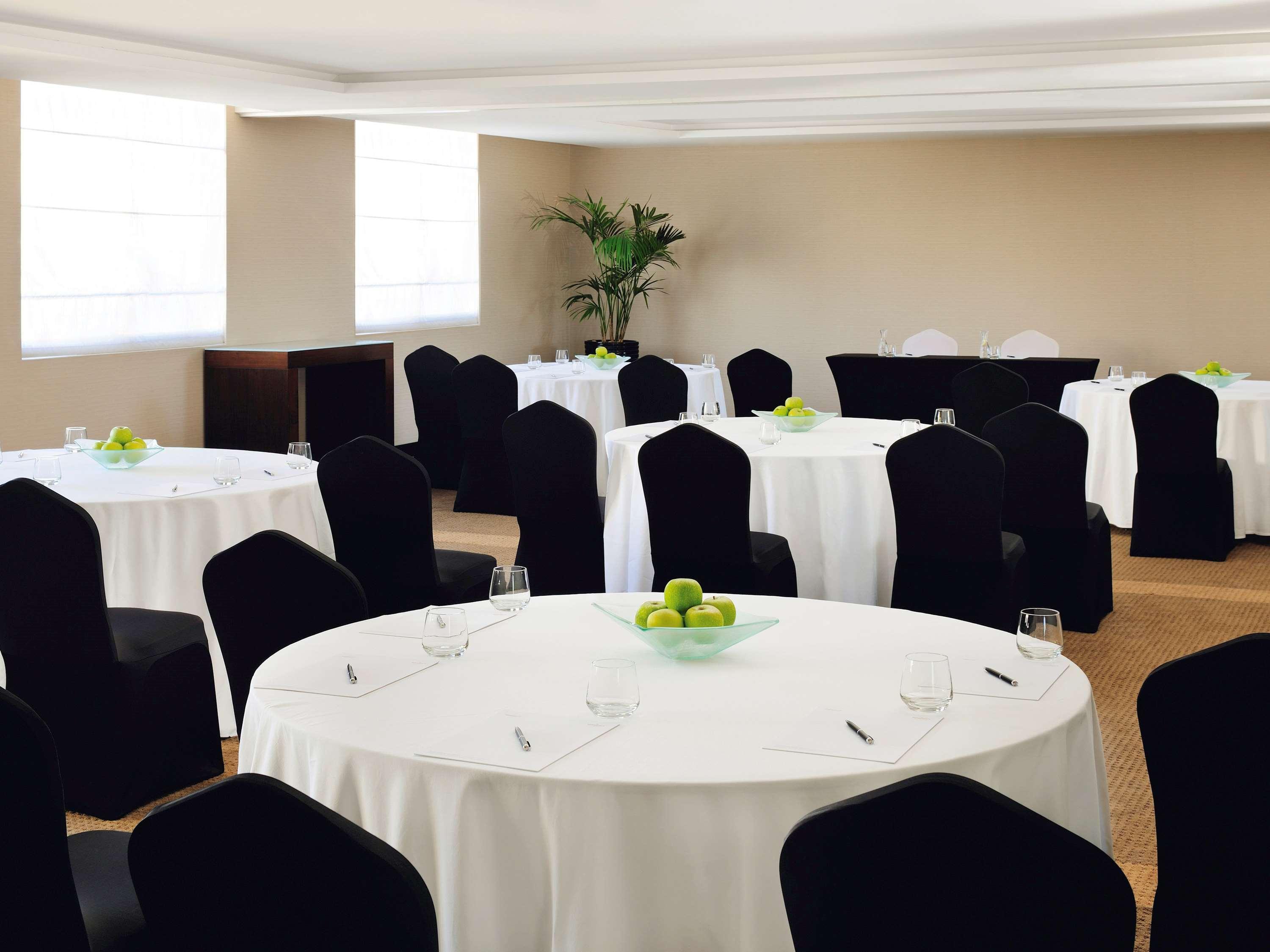 Moevenpick Hotel Apartments Al Mamzar Ντουμπάι Εξωτερικό φωτογραφία The Westin Palace Madrid