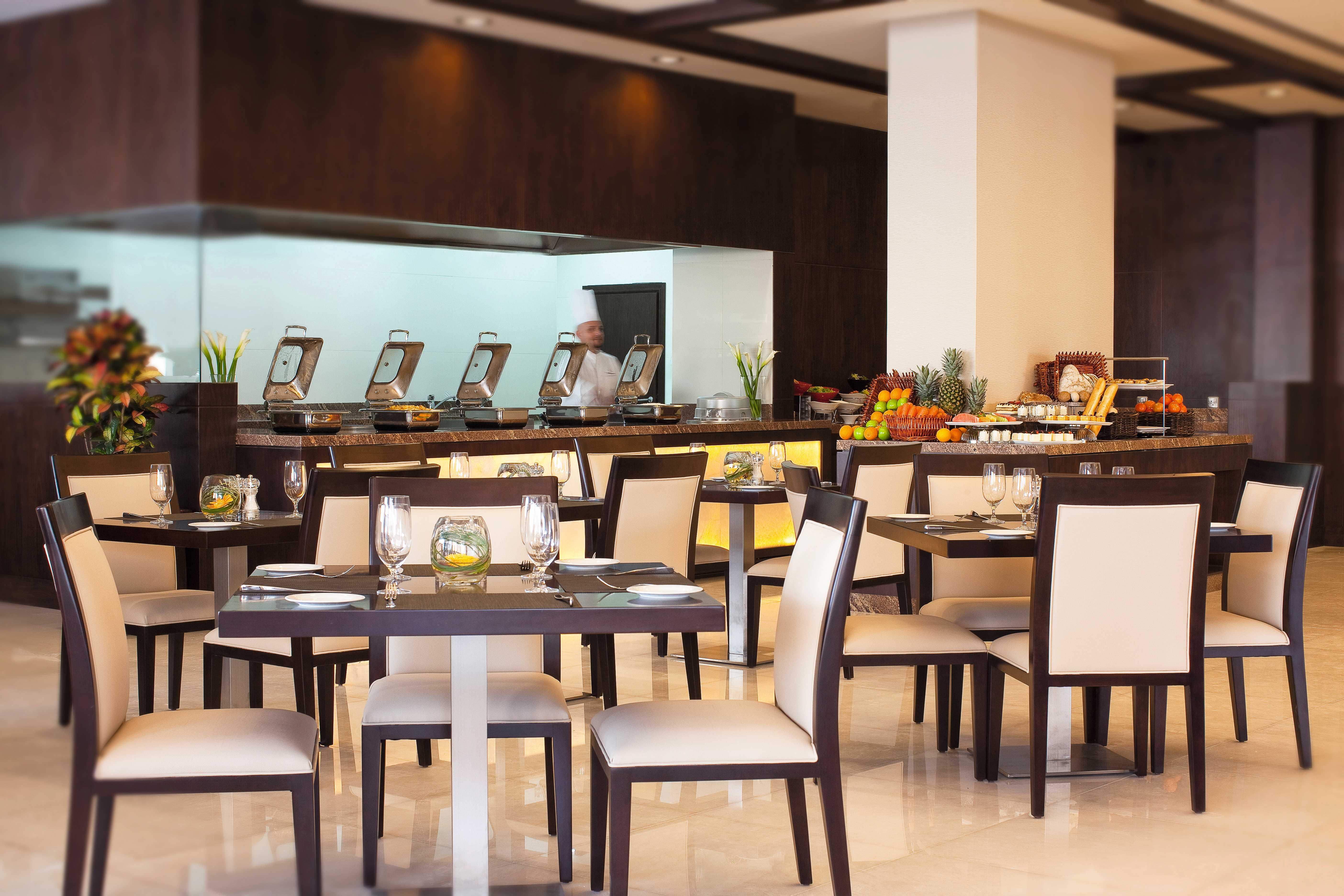 Moevenpick Hotel Apartments Al Mamzar Ντουμπάι Εξωτερικό φωτογραφία The restaurant
