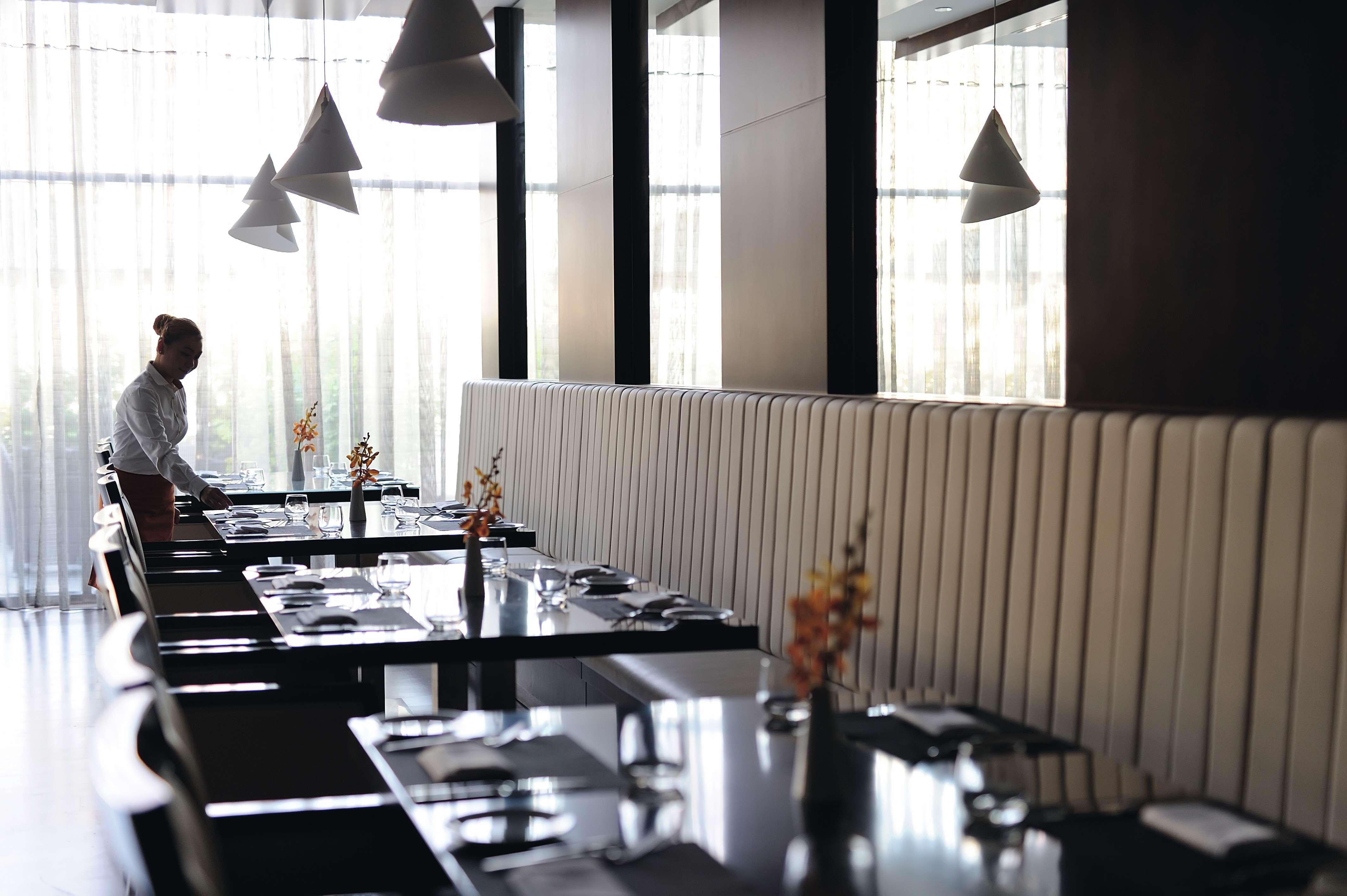 Moevenpick Hotel Apartments Al Mamzar Ντουμπάι Εξωτερικό φωτογραφία Restaurant