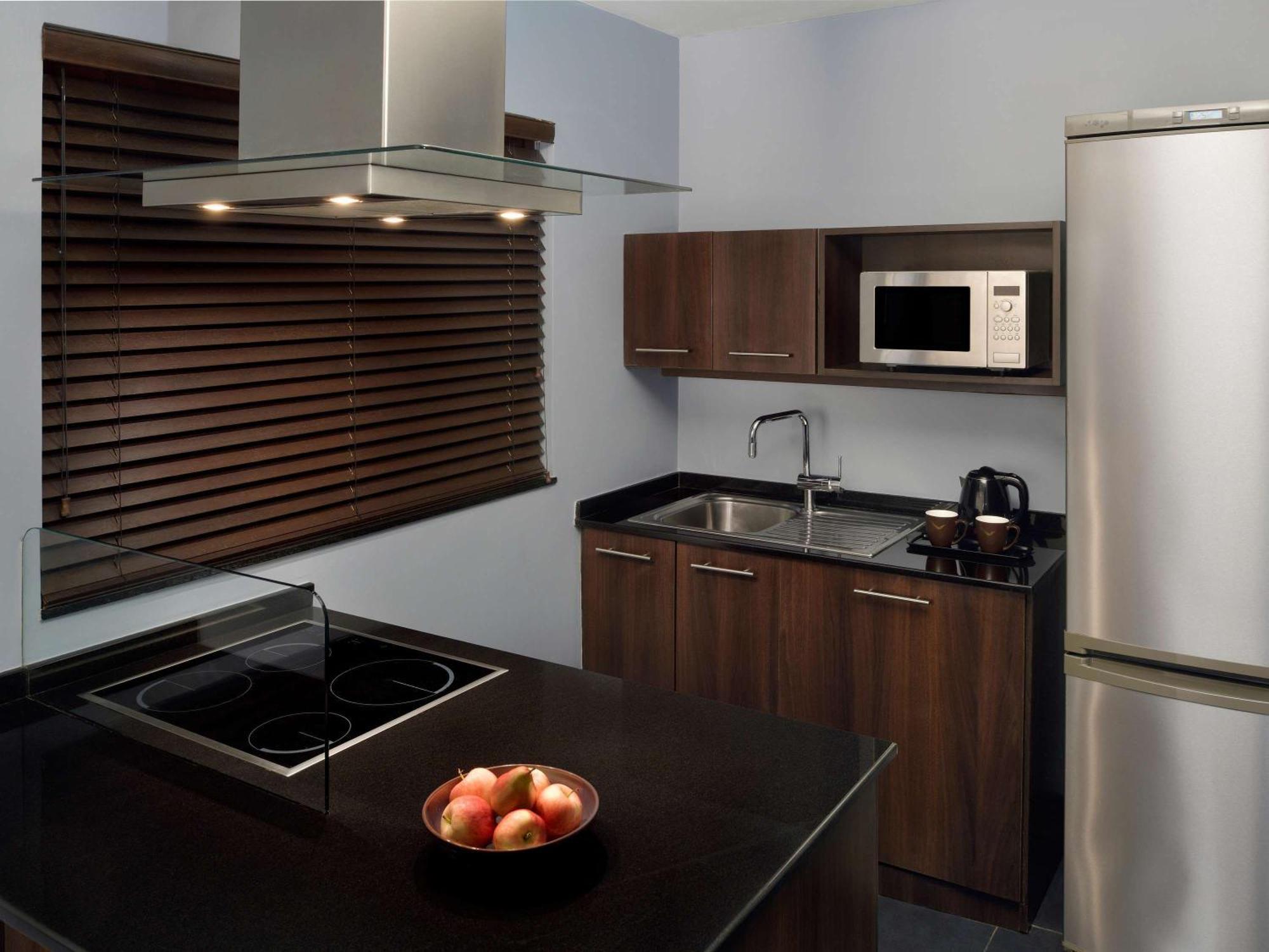 Moevenpick Hotel Apartments Al Mamzar Ντουμπάι Εξωτερικό φωτογραφία A modern kitchen