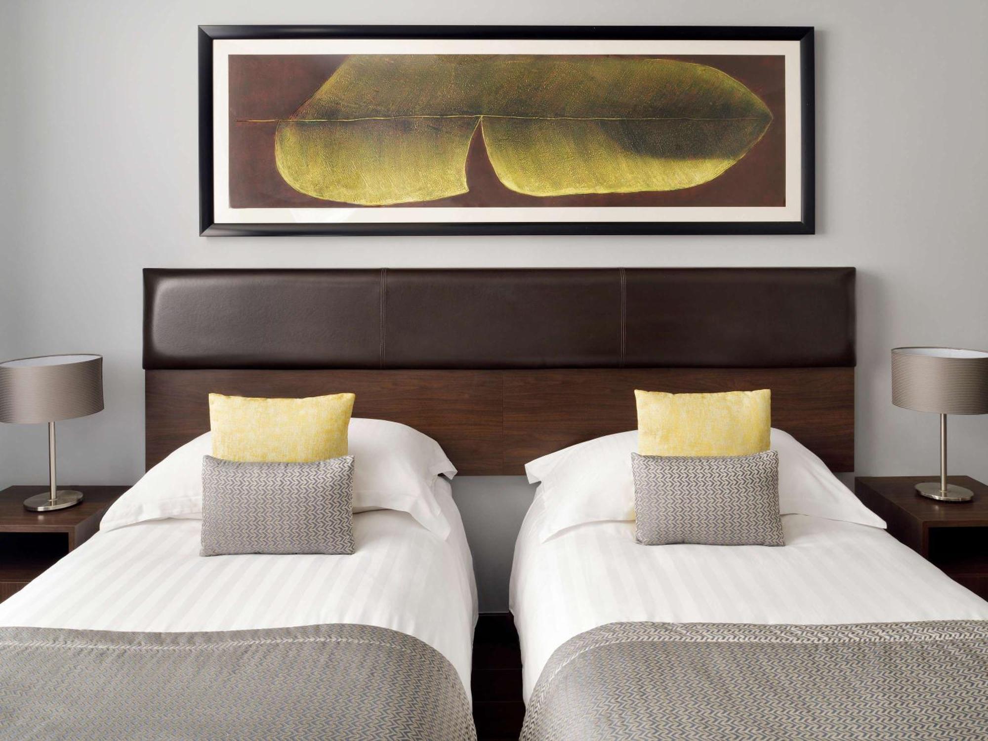 Moevenpick Hotel Apartments Al Mamzar Ντουμπάι Εξωτερικό φωτογραφία A room at the hotel
