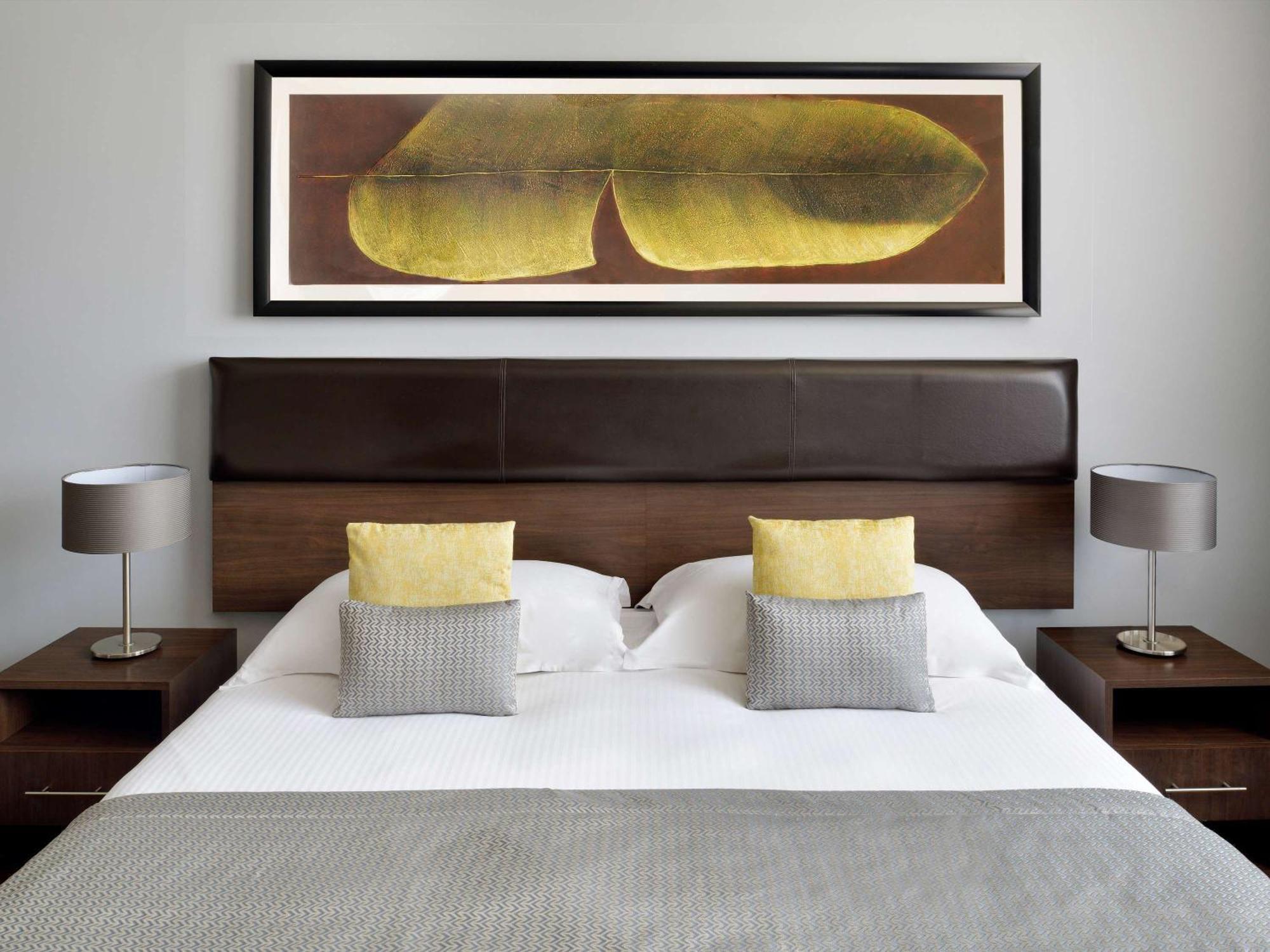 Moevenpick Hotel Apartments Al Mamzar Ντουμπάι Εξωτερικό φωτογραφία A bedroom at the hotel