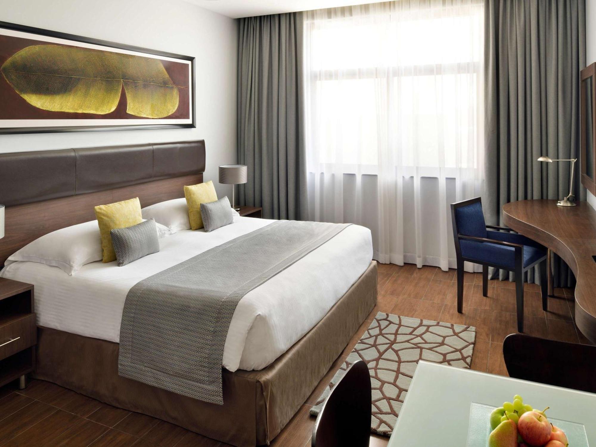 Moevenpick Hotel Apartments Al Mamzar Ντουμπάι Εξωτερικό φωτογραφία A room at the hotel