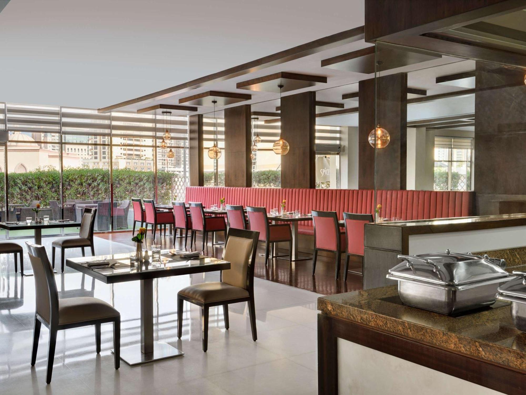 Moevenpick Hotel Apartments Al Mamzar Ντουμπάι Εξωτερικό φωτογραφία The restaurant