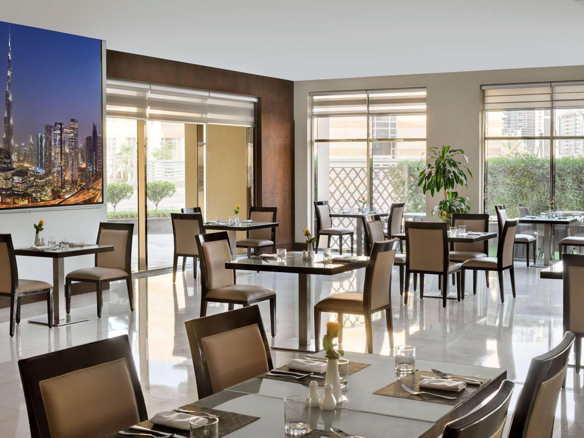 Moevenpick Hotel Apartments Al Mamzar Ντουμπάι Εξωτερικό φωτογραφία The restaurant